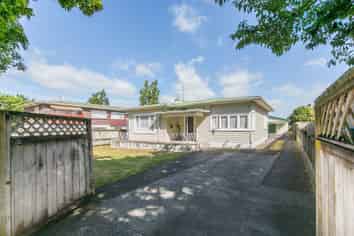 13 Preston Avenue, Mount Albert