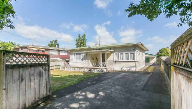 13 Preston Avenue, Mount Albert