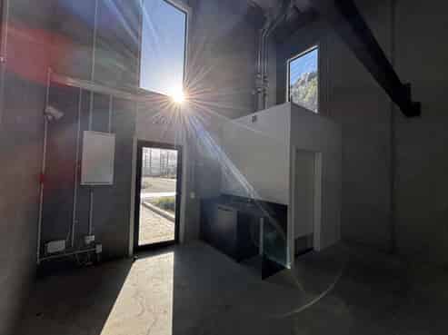 Unit for lease with a mezzanine option