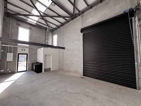 Unit for lease with a mezzanine option
