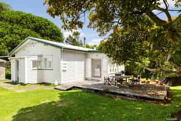 unit 1/2408 Awhitu Road, Waiuku