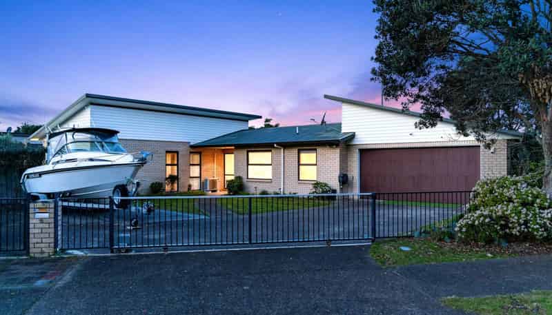 71 Pyle Road West, One Tree Point