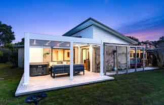 71 Pyle Road West, One Tree Point