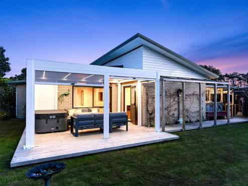 71 Pyle Road West, One Tree Point
