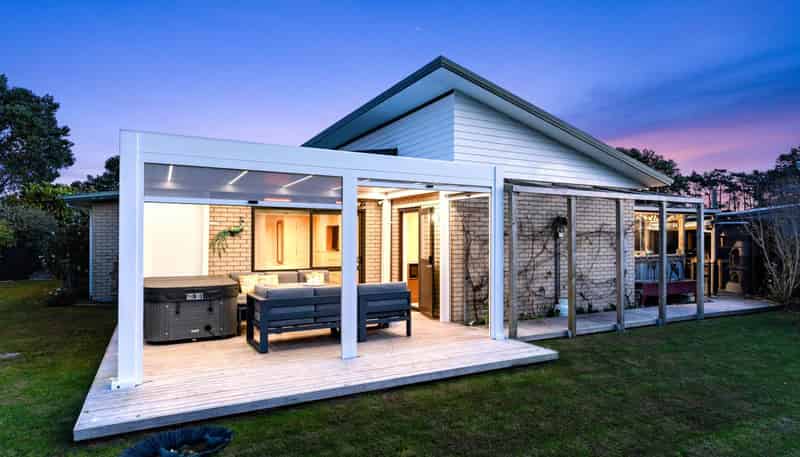 71 Pyle Road West, One Tree Point