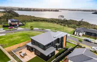 32 Tahuna Minhinnick Drive, Glenbrook