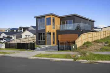 32 Tahuna Minhinnick Drive, Glenbrook