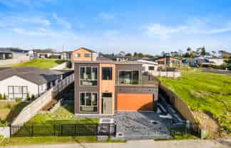 32 Tahuna Minhinnick Drive, Glenbrook
