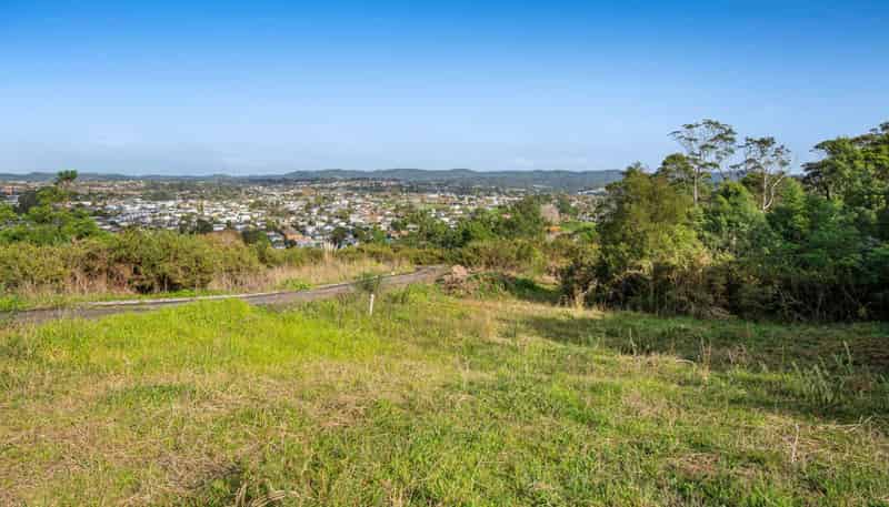 6 Madeira Lane, Massey