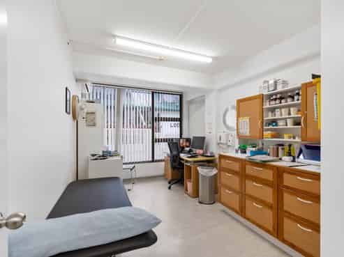 GROUND FLOOR ROOMS FOR LEASE
