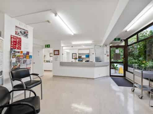 GROUND FLOOR ROOMS FOR LEASE
