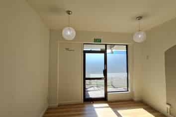 Retail Ready off Main Road – Just Move In