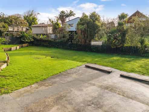 8A Surat Place, Glen Eden