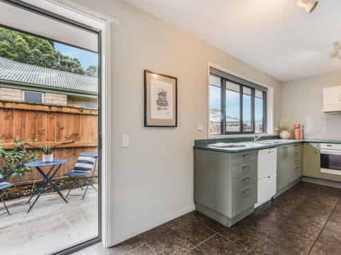 6 Carleton Place, Toi Toi