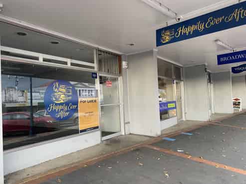 Charming retail or creative space- For Lease
