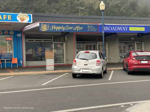 Charming retail or creative space- For Lease