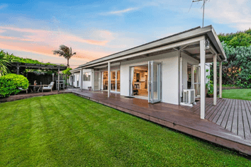 112 Whangaparaoa Road, Red Beach