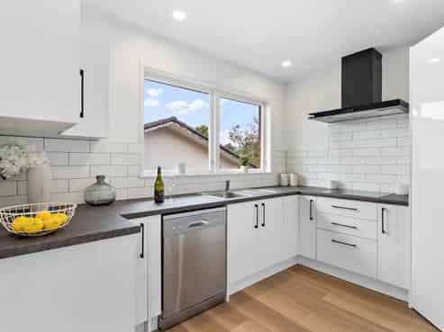 8 Aplin Place, Birkdale