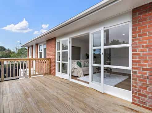 8 Aplin Place, Birkdale
