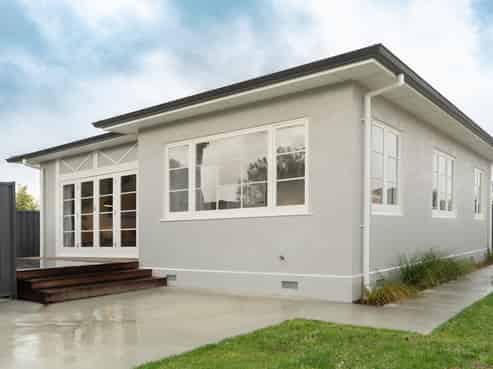 927 Nelson Street North, Mahora