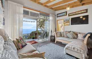 Cabin 2/30 Beach Road, Waiiti