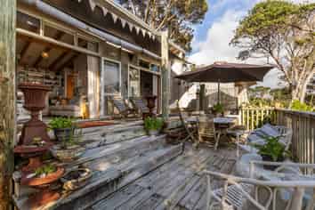 Cabin 2/30 Beach Road, Waiiti