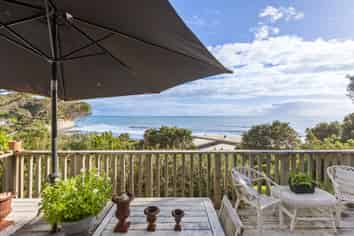 Cabin 2/30 Beach Road, Waiiti