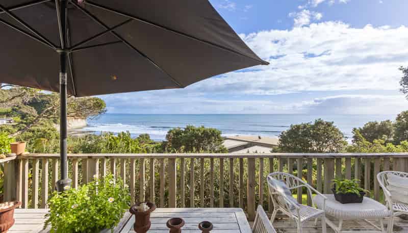Cabin 2/30 Beach Road, Waiiti