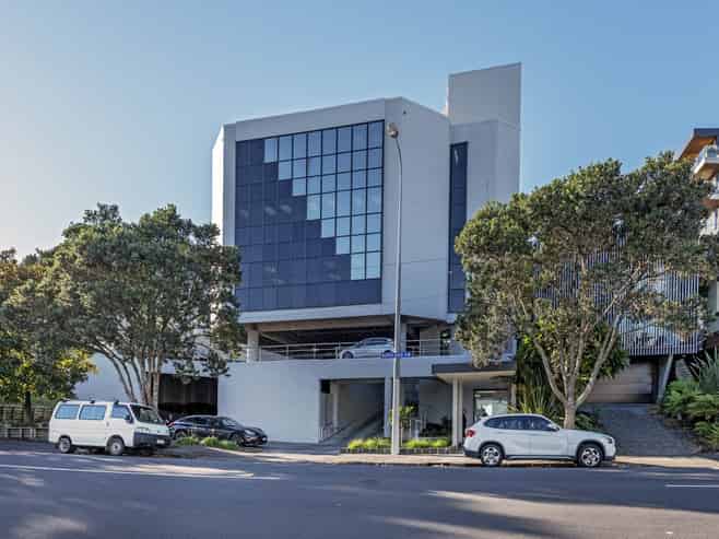 Refurbished Eden Terrace full floor