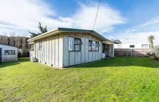 9 Hennessy Street East, Foxton Beach