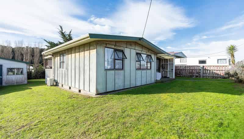 9 Hennessy Street East, Foxton Beach