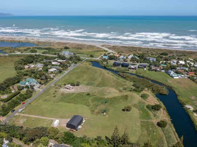 12 Atkinson Avenue, Otaki Beach