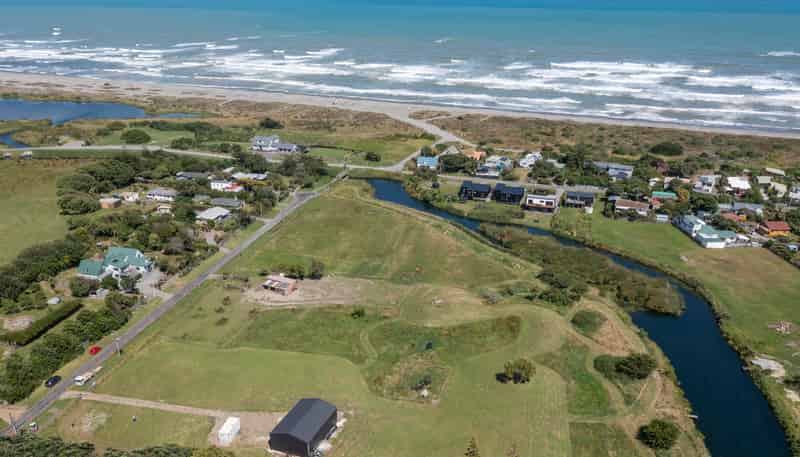 12 Atkinson Avenue, Otaki Beach