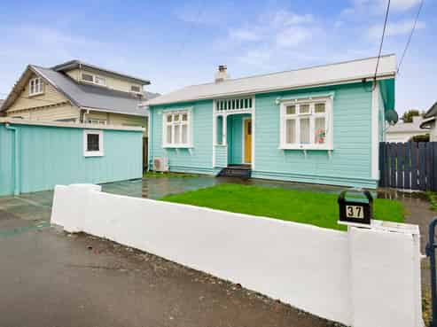 37 Plunket Avenue, Petone