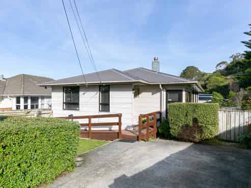 11B Greer Crescent, Tawa