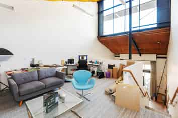 PREMIUM LOFT SHOWROOM
