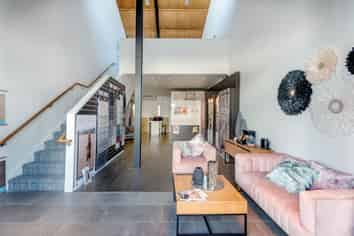 PREMIUM LOFT SHOWROOM
