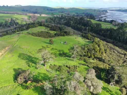 60 Te Pahi River Drive, Paparoa