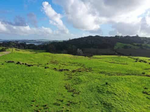 60 Te Pahi River Drive, Paparoa