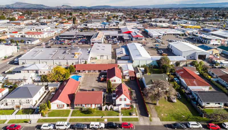 404 Avenue Road West, Hastings