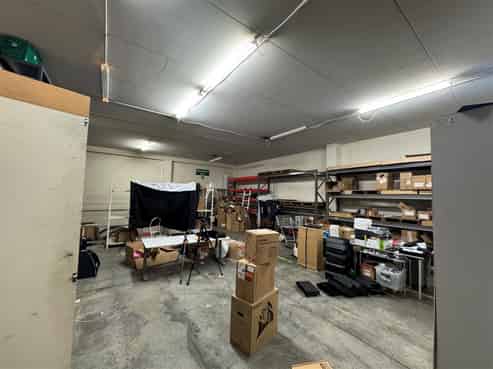 High Exposure Showroom & Warehousing