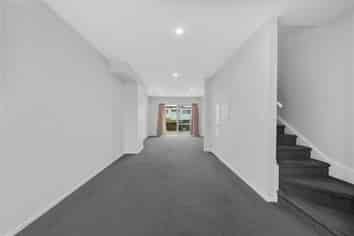 15/11 Ray Small Drive, Papakura