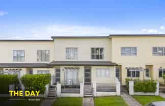 15/11 Ray Small Drive, Papakura