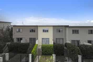 15/11 Ray Small Drive, Papakura