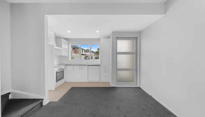 15/11 Ray Small Drive, Papakura