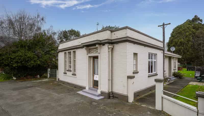 1681 Cust Road, Cust