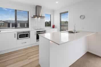15 Cascade Crescent, Tikipunga