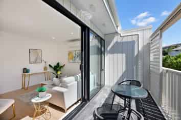 9/52B Rosedale Road, Pinehill