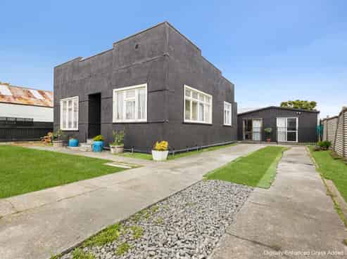 905 Queen Street East, Parkvale