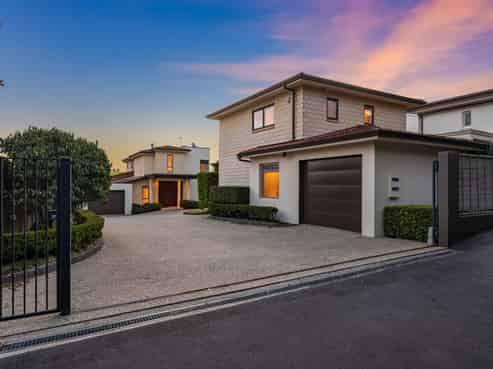 10 Ronaki Road, Mission Bay